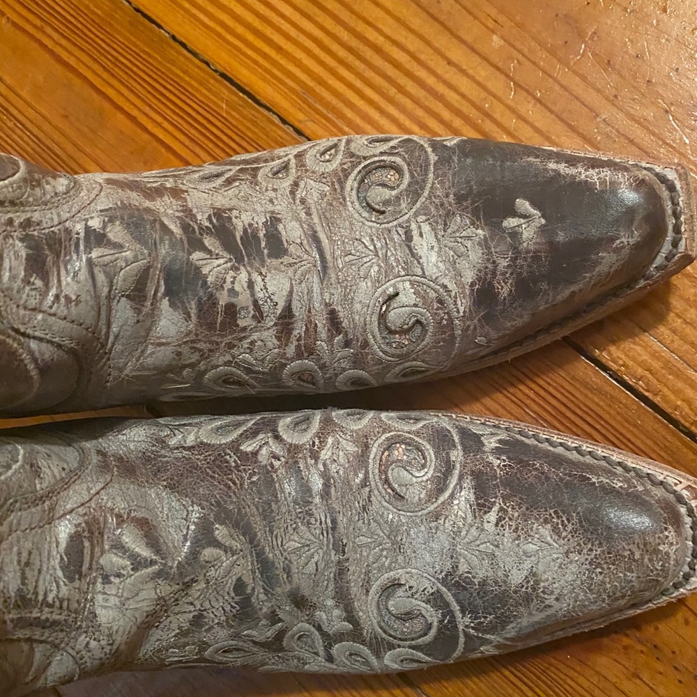 Boots - Picture 5 of 5